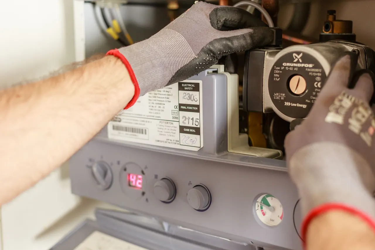 Professional responding to an urgent local service problem